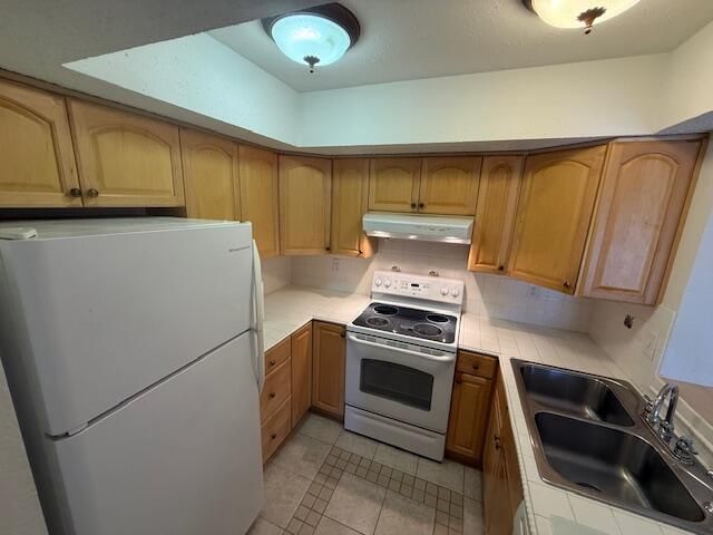 1500 SE Royal Green Circle, Unit 203, Port Saint Lucie, FL 34952 Photo