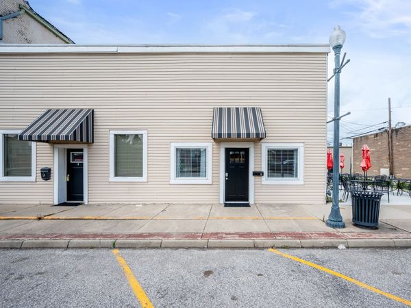 16 N Washington Street , Knightstown, IN 46148