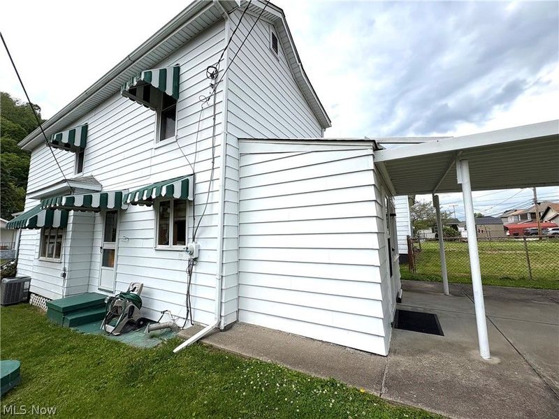 446 Sinclair Avenue, Yorkville, OH 43971 Photo 4