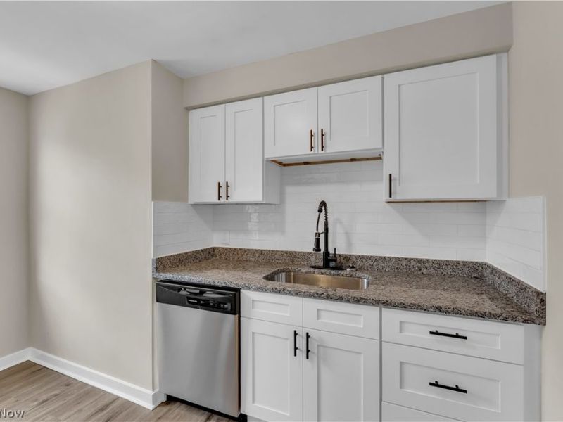 20571 Lake Shore Boulevard, Unit 2/UP, Euclid, OH 44123 Photo 10