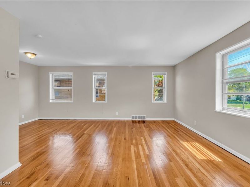 20571 Lake Shore Boulevard, Unit 2/UP, Euclid, OH 44123 Photo 4