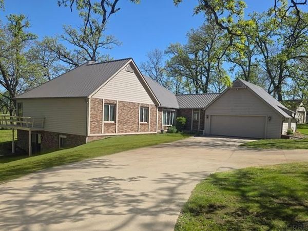 2208 Jefferson Road, Manchester, IA 52057