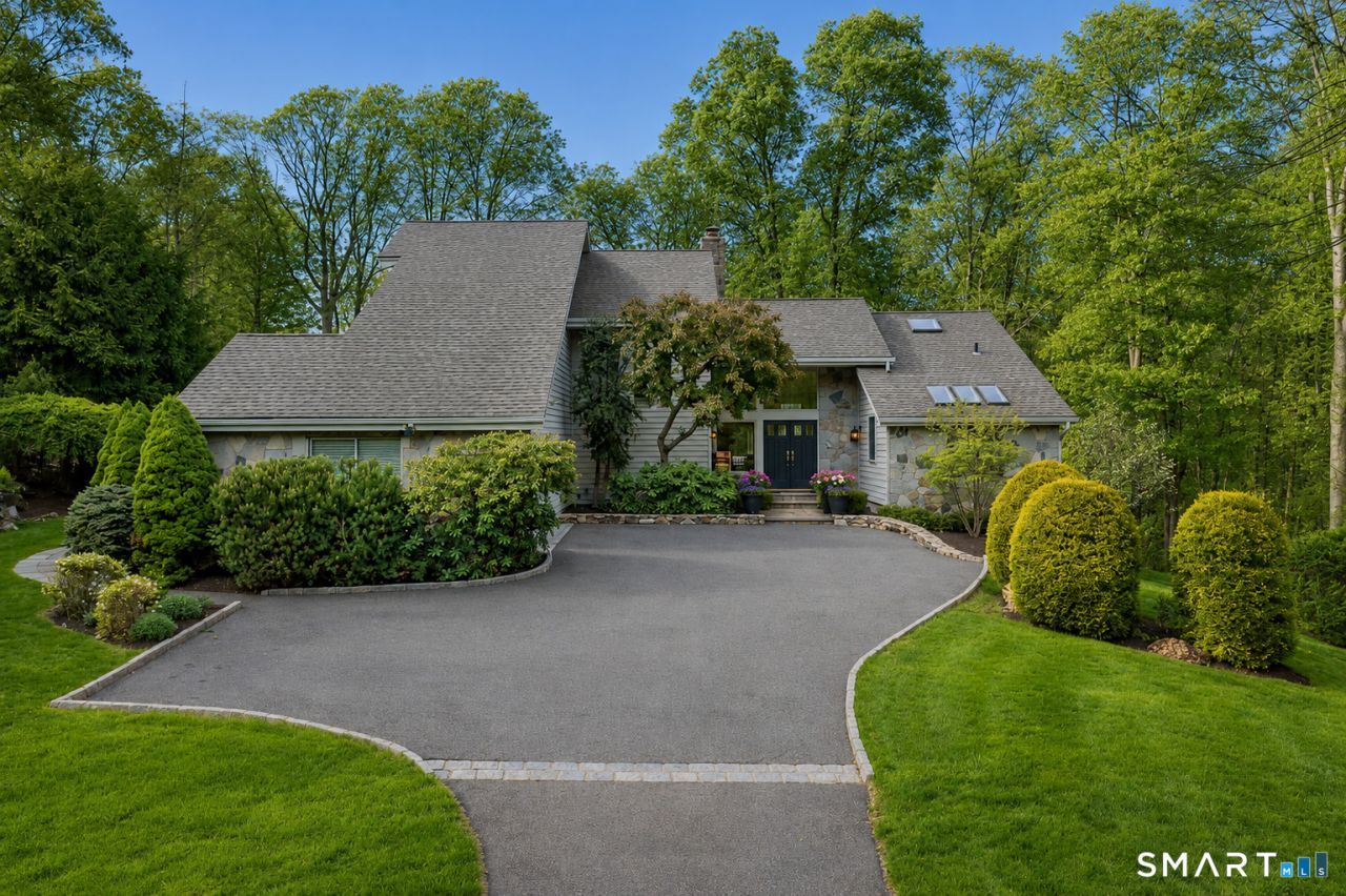 9 Green, Ridgefield, CT 06877 Main Photo