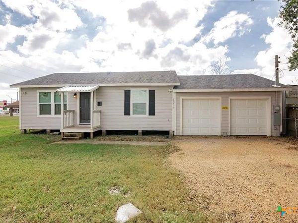 2003 Woodlawn Street , Unit rear, Victoria, TX 77901
