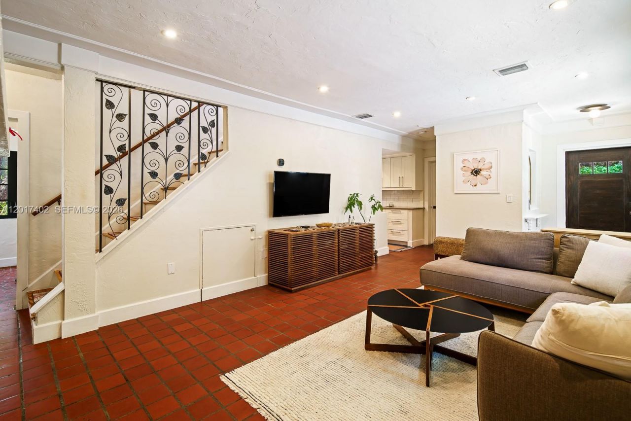 405 Viscaya Ave, Unit 405, Coral Gables, FL 33134 Photo