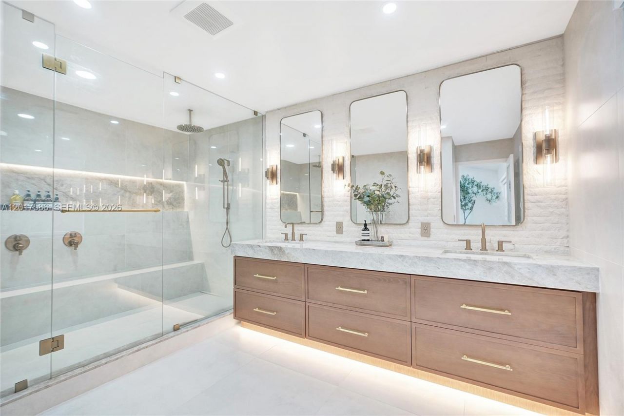 10340 NW 46th Ter, Doral, FL 33178 Photo
