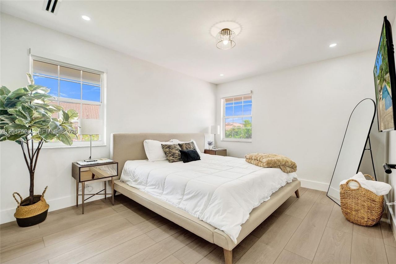 10340 NW 46th Ter, Doral, FL 33178 Photo