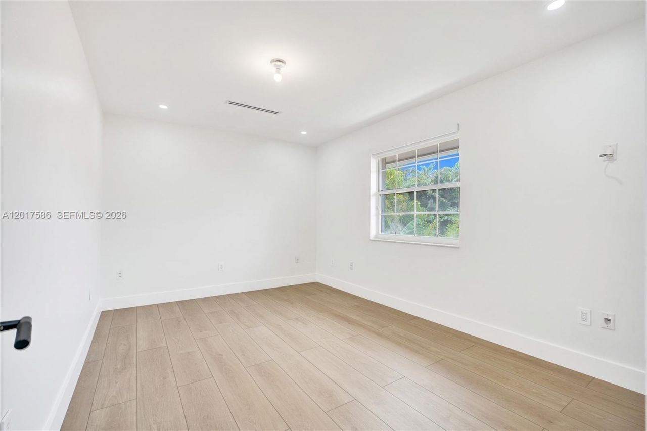 10340 NW 46th Ter, Doral, FL 33178 Photo