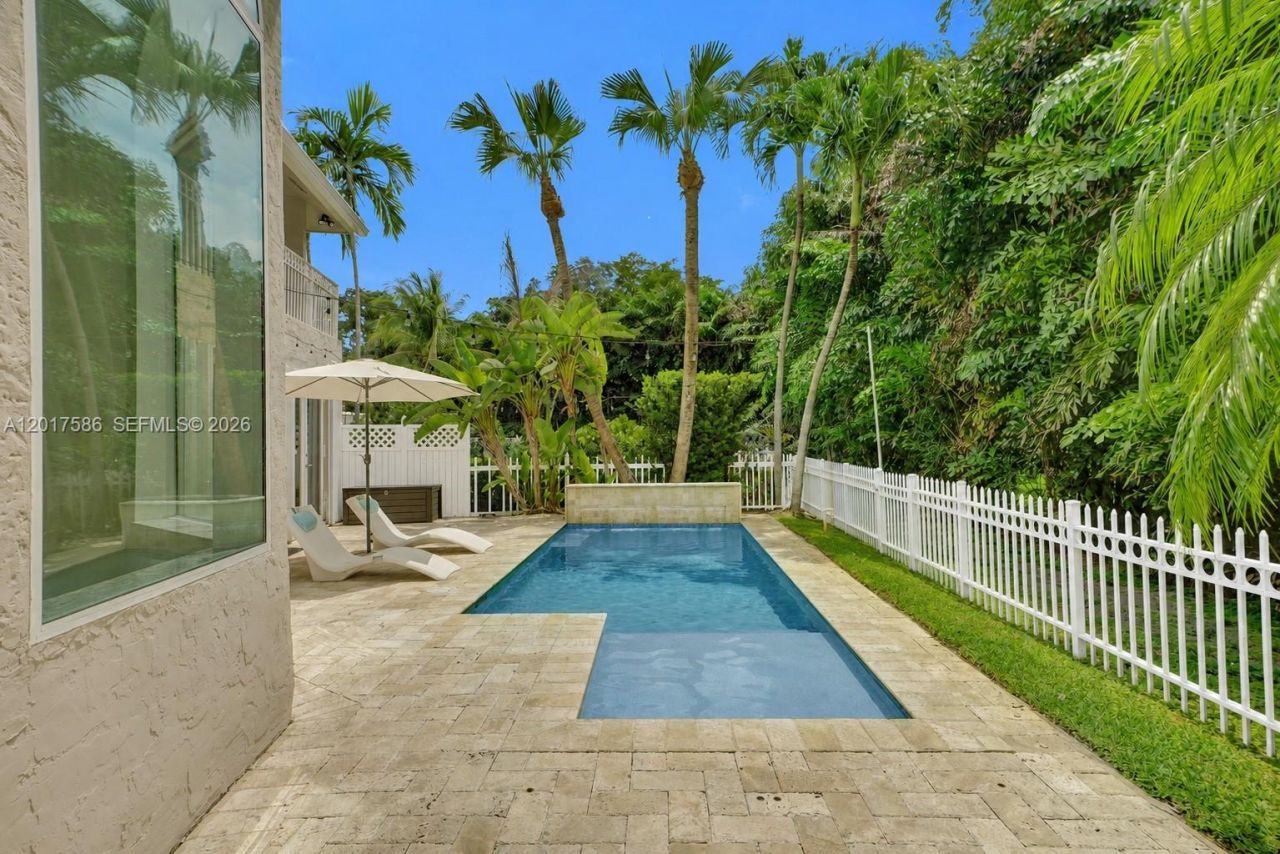10340 NW 46th Ter, Doral, FL 33178 Photo