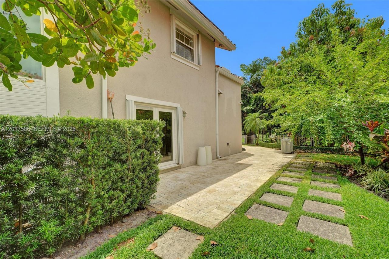 10340 NW 46th Ter, Doral, FL 33178 Photo