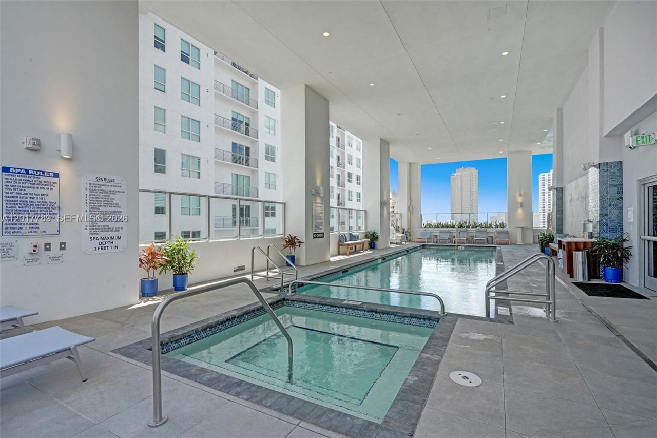 227 NE 2nd St, Unit 1610, Miami, FL 33132 Photo