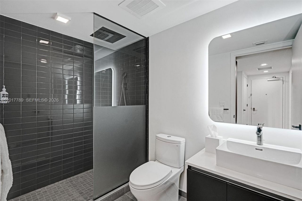 227 NE 2nd St, Unit 1610, Miami, FL 33132 Photo