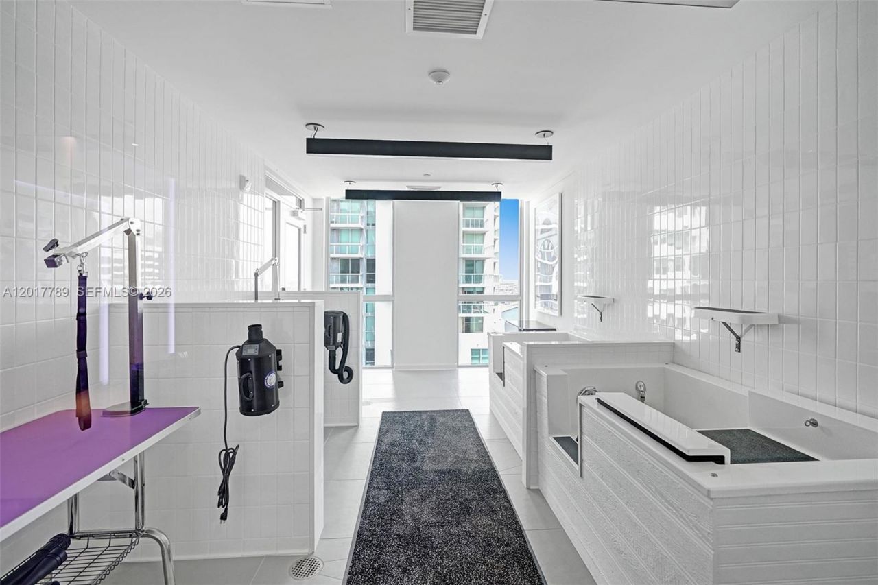 227 NE 2nd St, Unit 1610, Miami, FL 33132 Photo