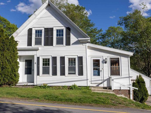 8 Old Manchester Road, Raymond, NH 03077