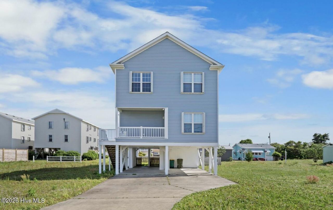 111 Hanby Avenue, Carolina Beach, NC 28428 Main Photo