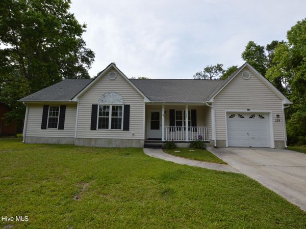 228 Natalie Lane , Hubert, NC 28539