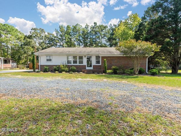 1708 N Poplar Street , Aberdeen, NC 28315