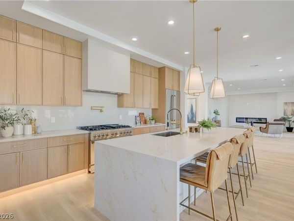2290 Casa Bella Court, Las Vegas, NV 89117