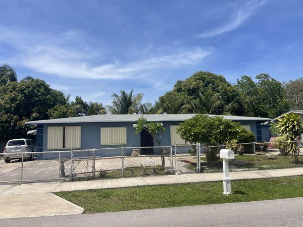 915 SW 4th Street, Delray Beach, FL 33444