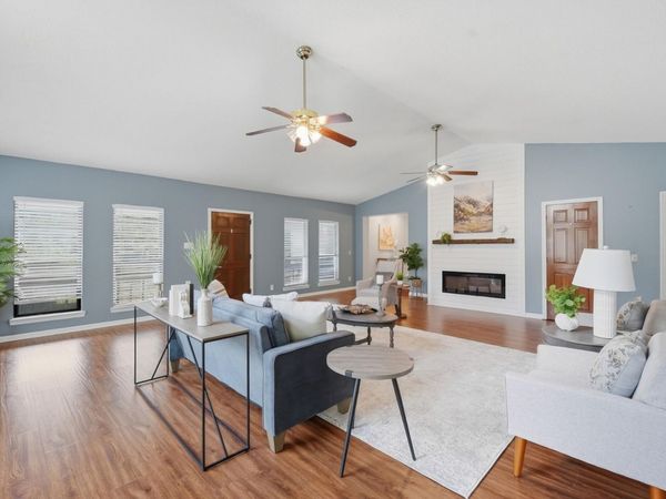 7807 Hixson Pike , Hixson, TN 37343