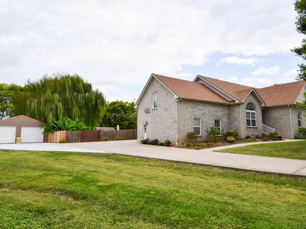 1003 Roland Ct, Cottontown, TN 37048