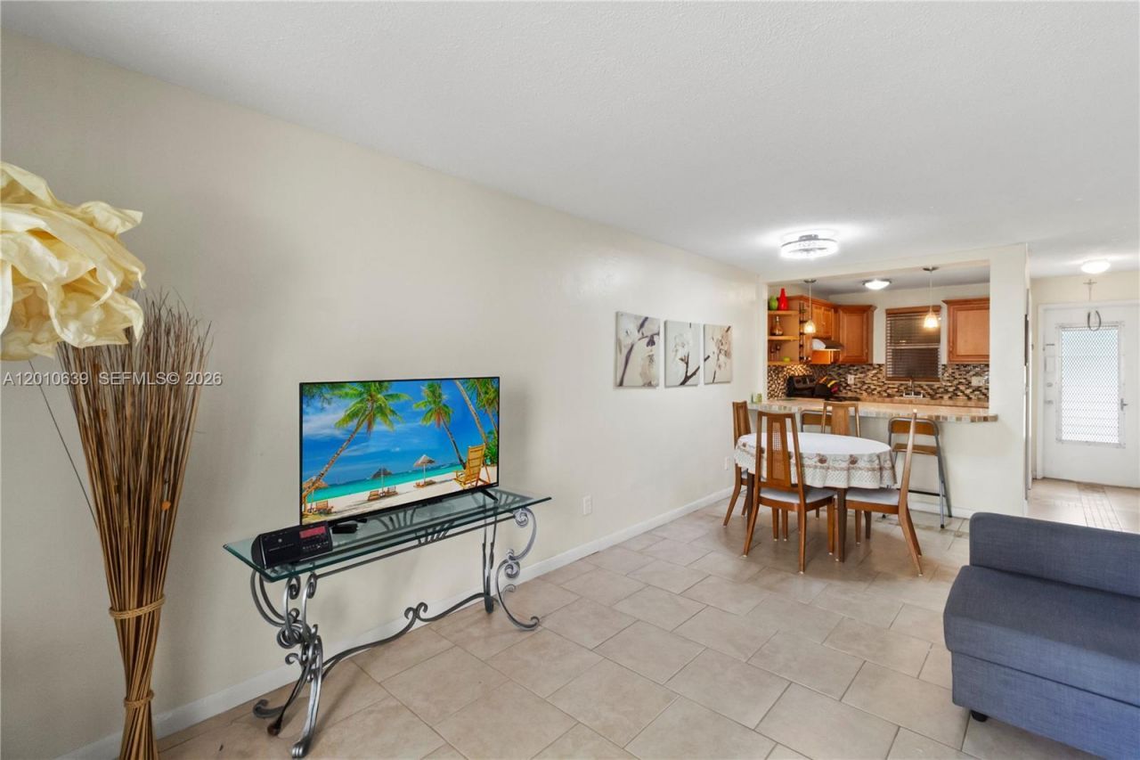 2600 Diana Dr, Unit 119, Hallandale Beach, FL 33009 Photo