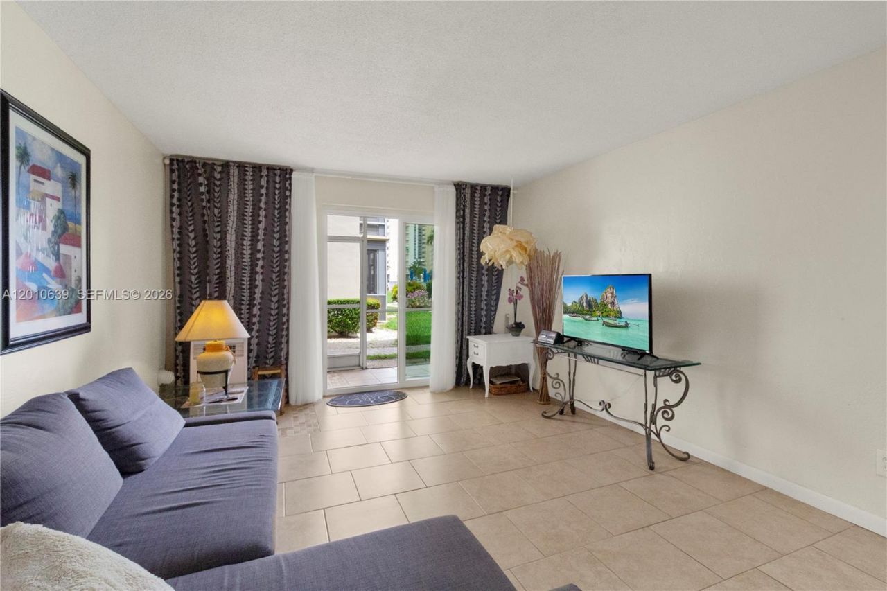 2600 Diana Dr, Unit 119, Hallandale Beach, FL 33009 Photo