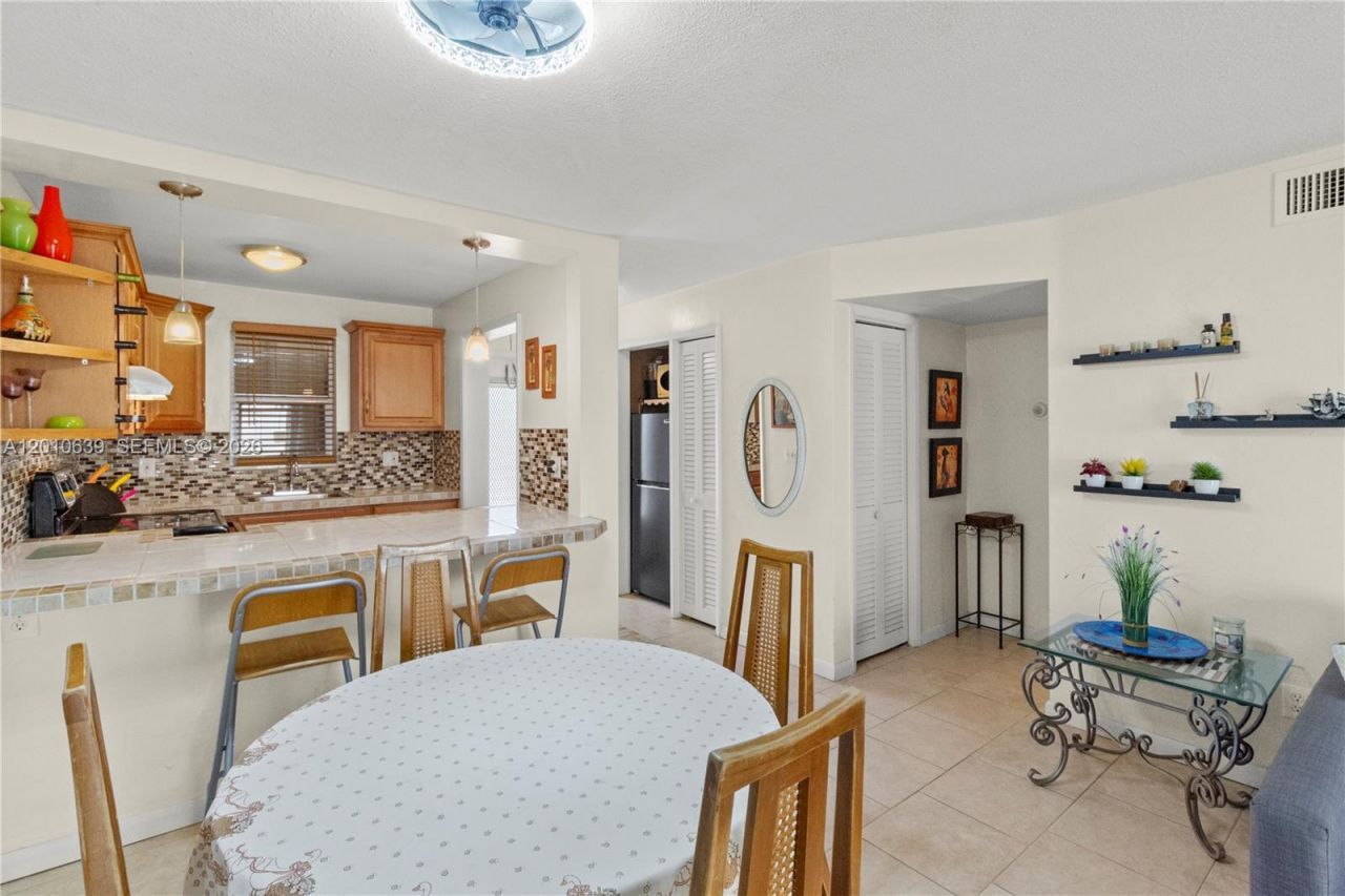 2600 Diana Dr, Unit 119, Hallandale Beach, FL 33009 Photo