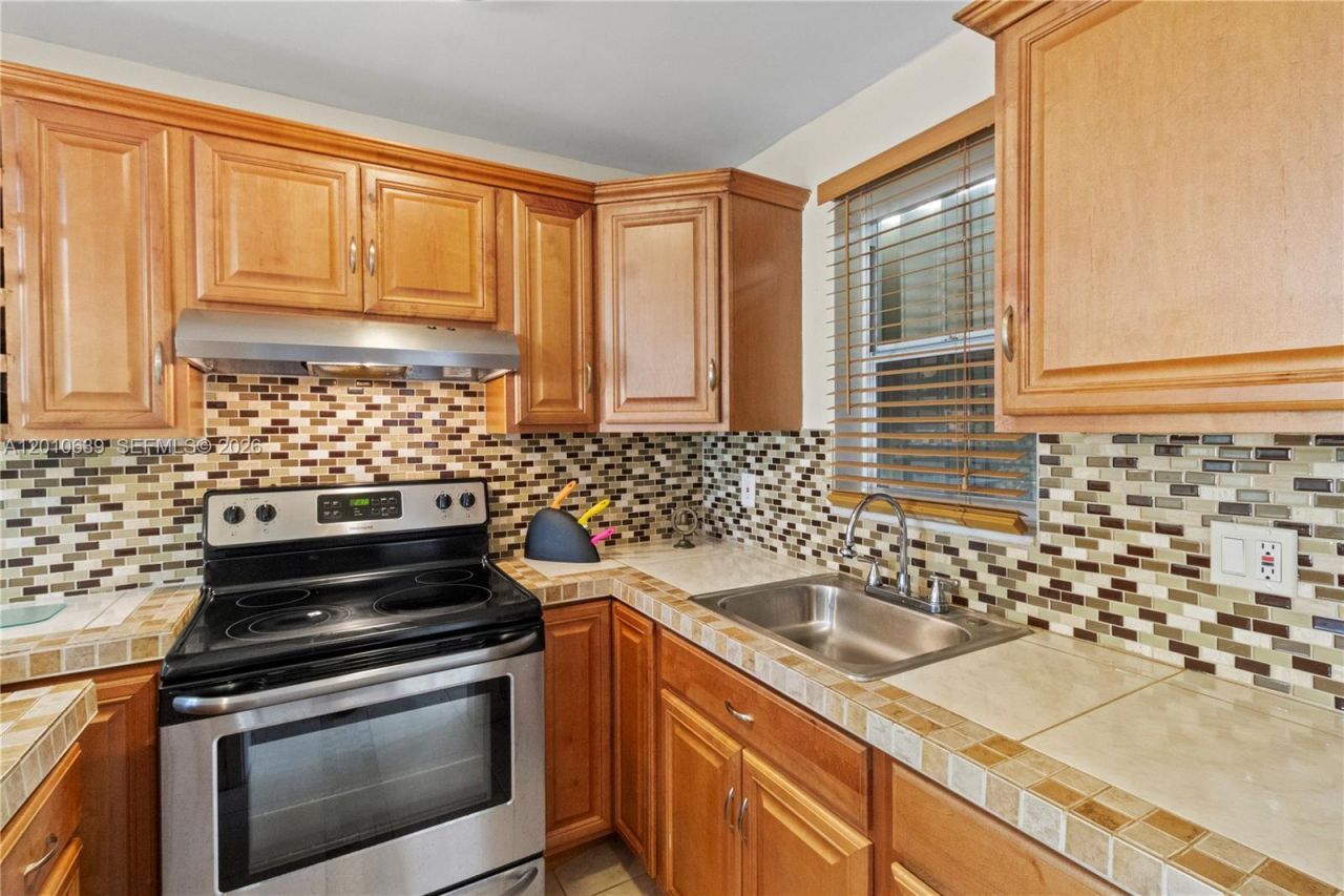 2600 Diana Dr, Unit 119, Hallandale Beach, FL 33009 Photo