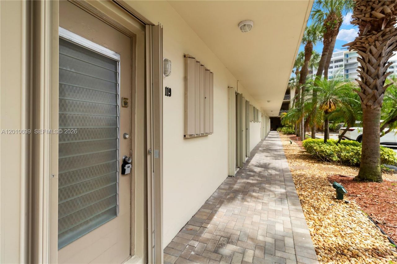 2600 Diana Dr, Unit 119, Hallandale Beach, FL 33009 Photo