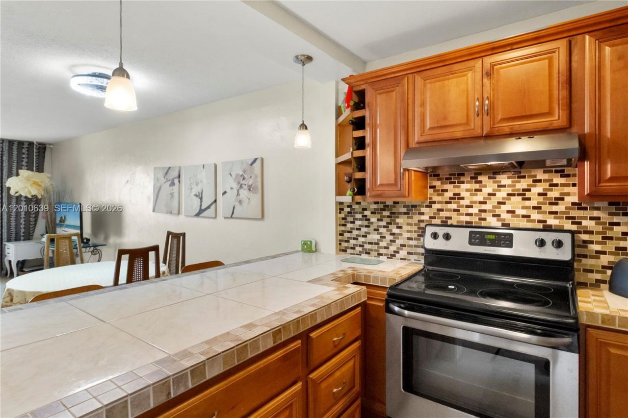2600 Diana Dr, Unit 119, Hallandale Beach, FL 33009 Photo