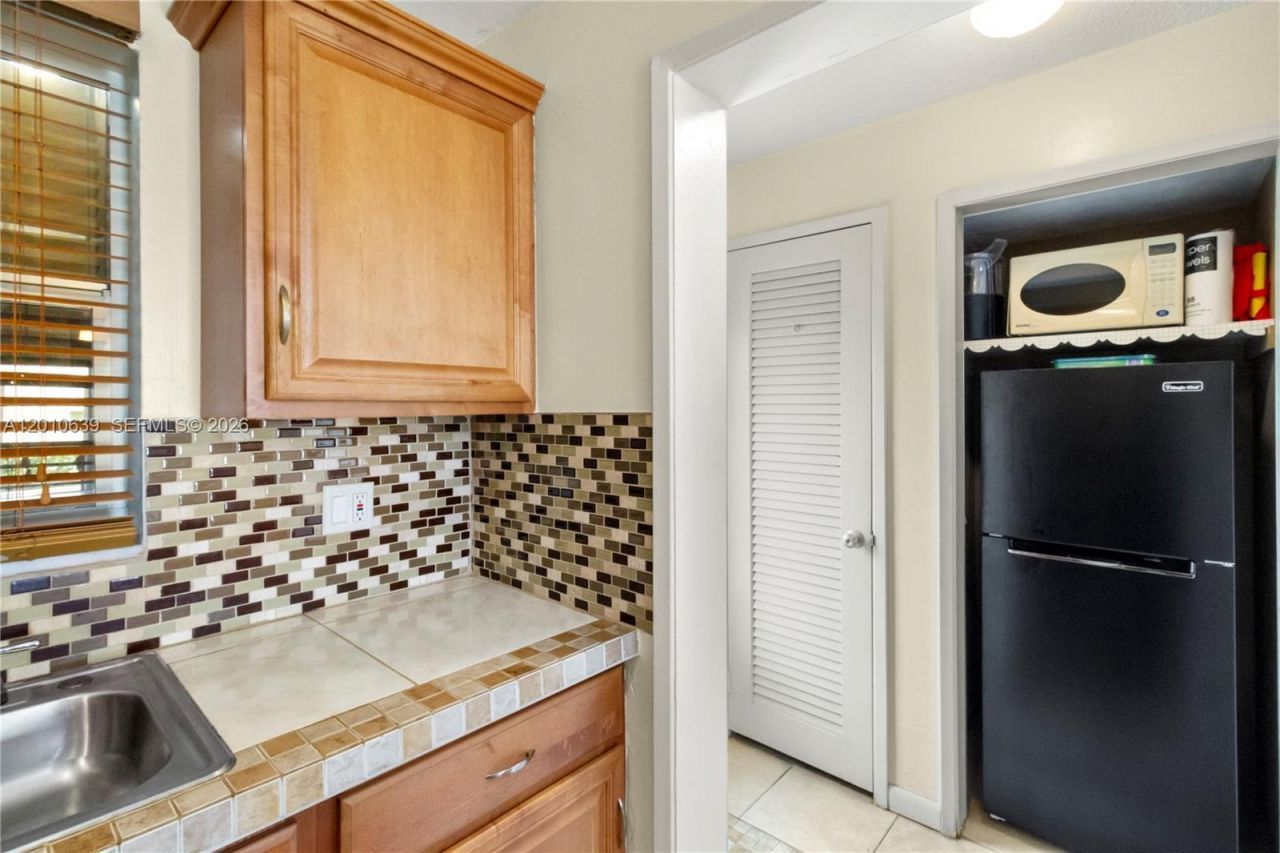 2600 Diana Dr, Unit 119, Hallandale Beach, FL 33009 Photo