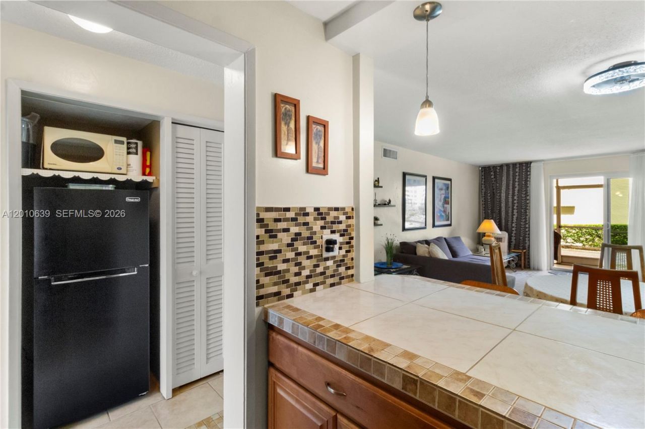 2600 Diana Dr, Unit 119, Hallandale Beach, FL 33009 Photo