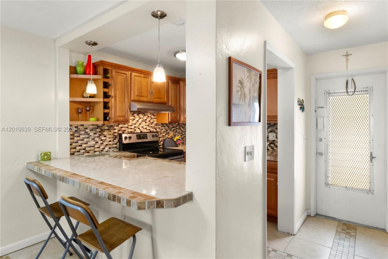 2600 Diana Dr, Unit 119, Hallandale Beach, FL 33009 Photo