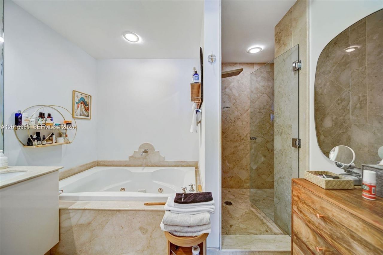 100 S Pointe Dr , Unit 1608, Miami Beach, FL 33139 Photo