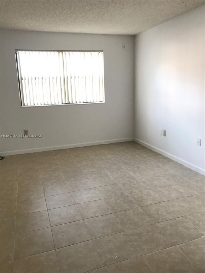 7235 NW 179th St, Unit 101, Hialeah, FL 33015 Photo