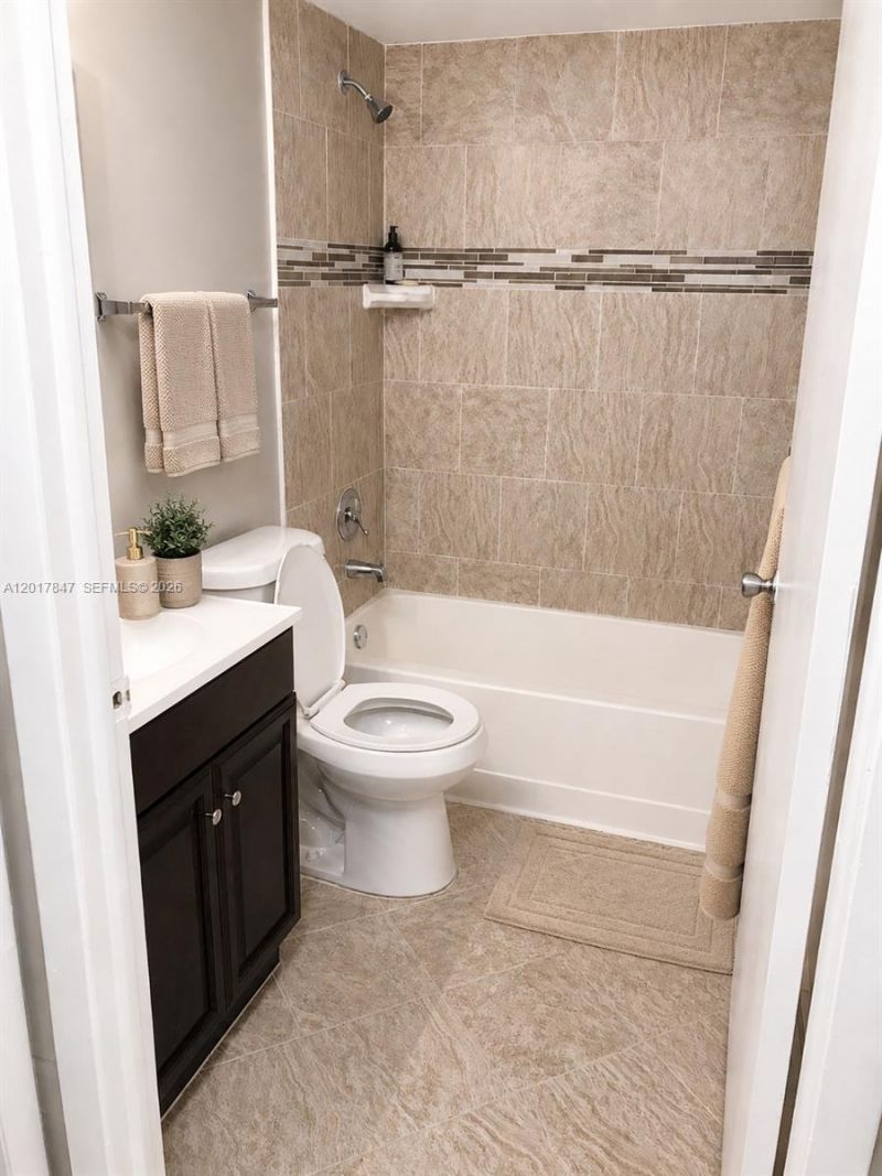7235 NW 179th St, Unit 101, Hialeah, FL 33015 Photo
