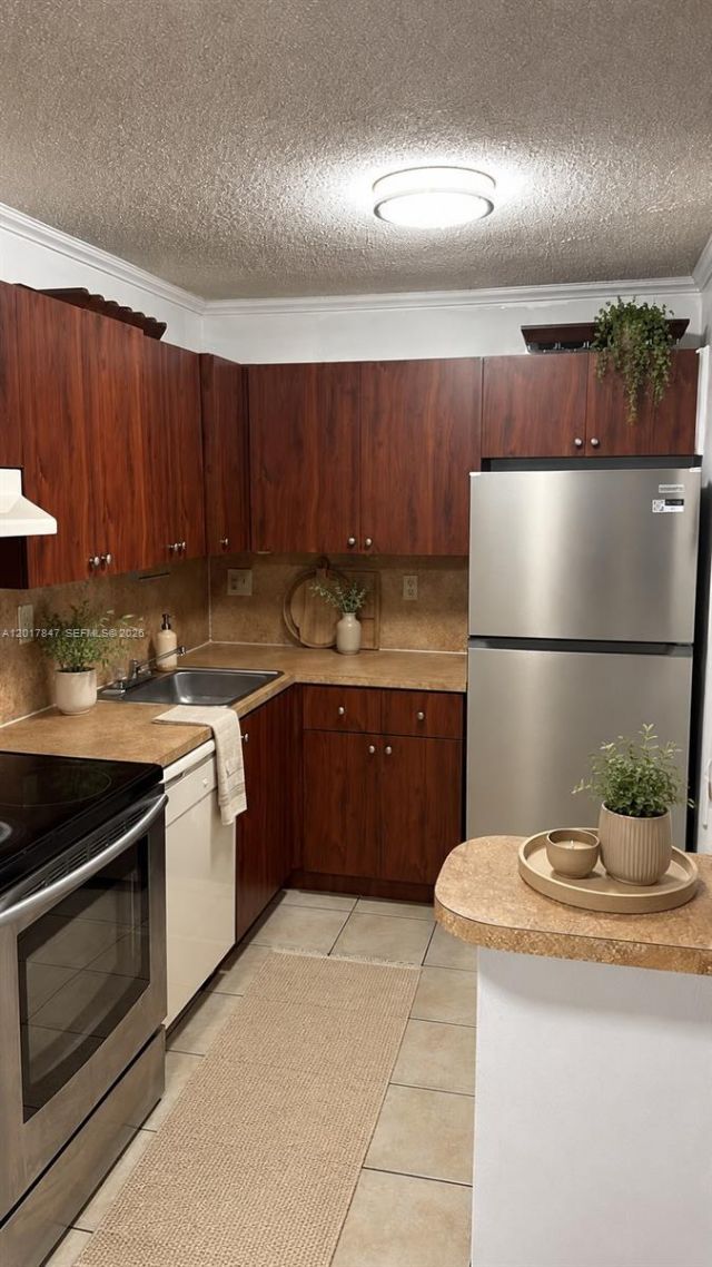 7235 NW 179th St, Unit 101, Hialeah, FL 33015 Photo