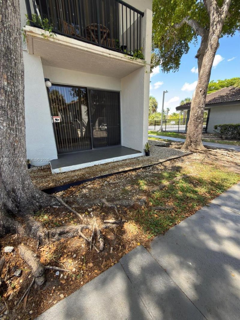 7235 NW 179th St, Unit 101, Hialeah, FL 33015 Photo