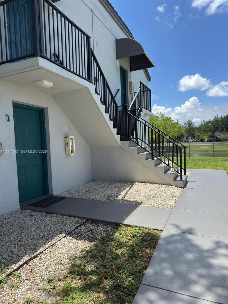 7235 NW 179th St, Unit 101, Hialeah, FL 33015 Photo