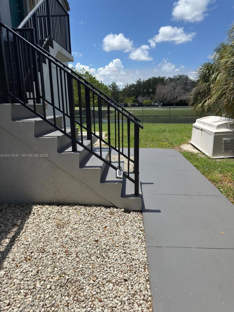 7235 NW 179th St, Unit 101, Hialeah, FL 33015 Photo