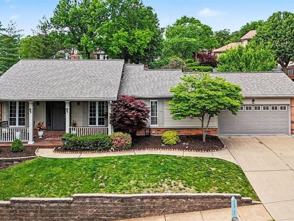 5813 Amber Place Drive, St Louis, MO 63128