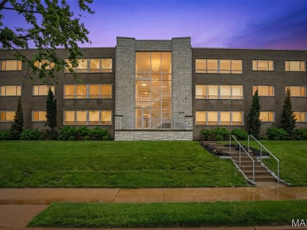 520 S Brentwood Boulevard, Unit 2D, Clayton, MO 63105