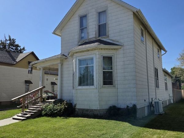 335 6th Avenue N, Clinton, IA 52732