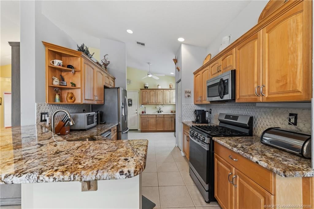 394 NW Springview Loop, Port Saint Lucie, FL 34986 Photo