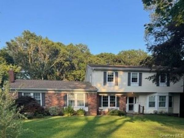 39 Burham Drive , Smithtown, NY 11787
