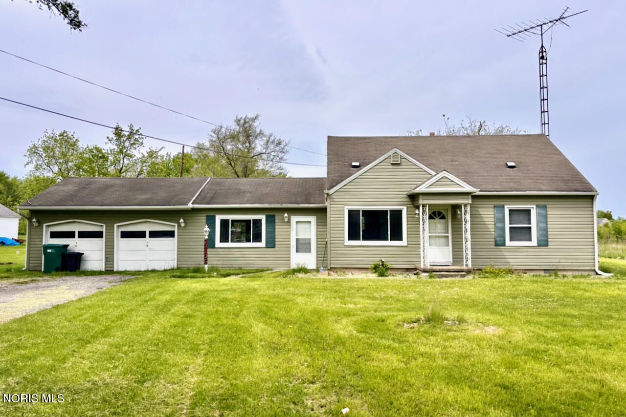 23105 W Edgefield Drive, Genoa, OH 43430 Main Photo