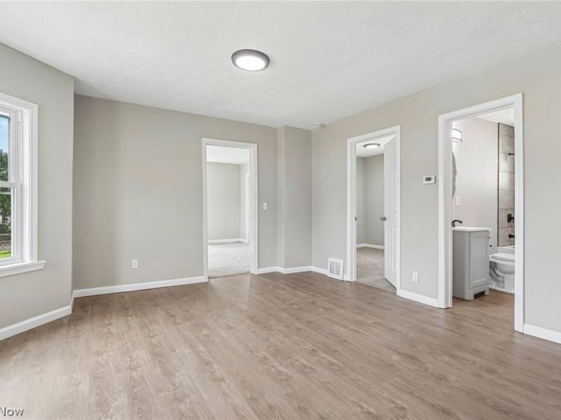 3535 Erin Avenue, Cleveland, OH 44113 Photo 15