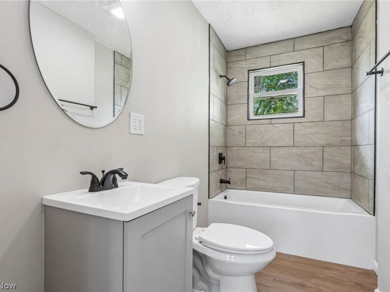 3535 Erin Avenue, Cleveland, OH 44113 Photo 16