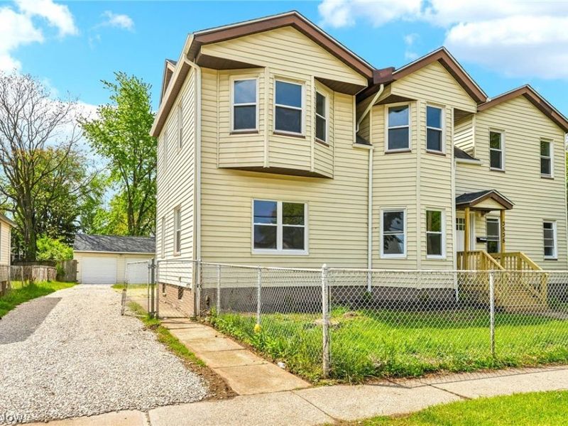 3535 Erin Avenue, Cleveland, OH 44113 Photo 2